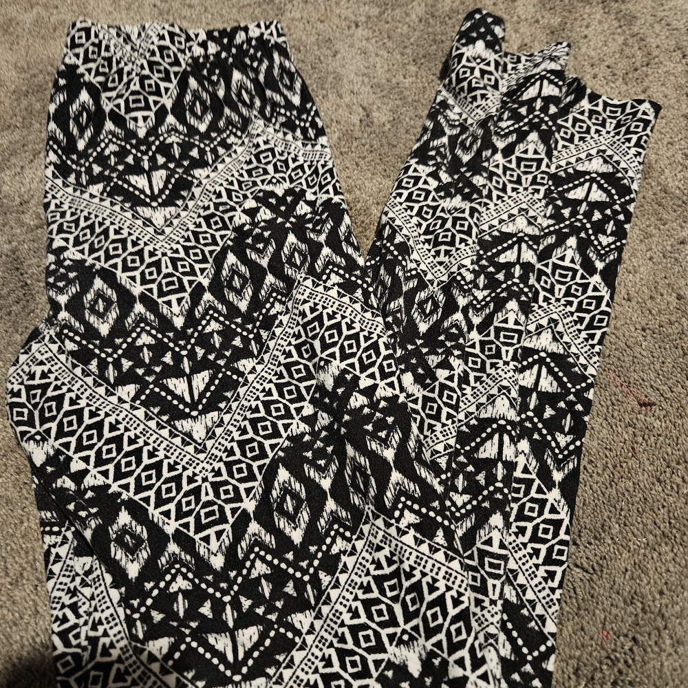 No Boundaries Geometric Black and White Leggings